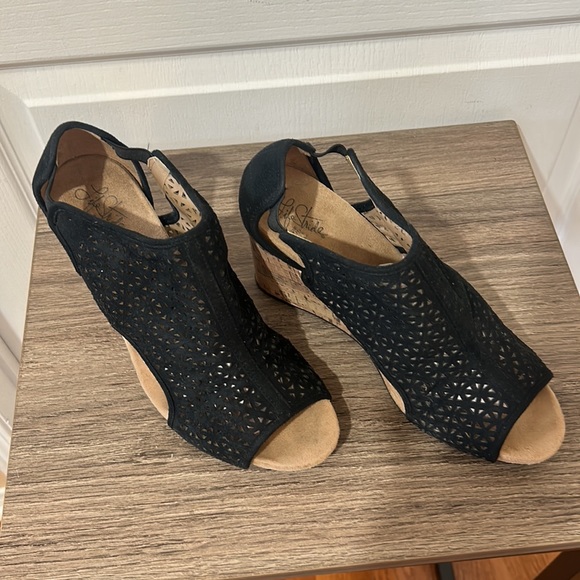 LIFE STRIDE SOFT SYSTEM WEDGE BLACK LASER CUT SLIP IN SANDALS SIZE 9.5m - Picture 4 of 8